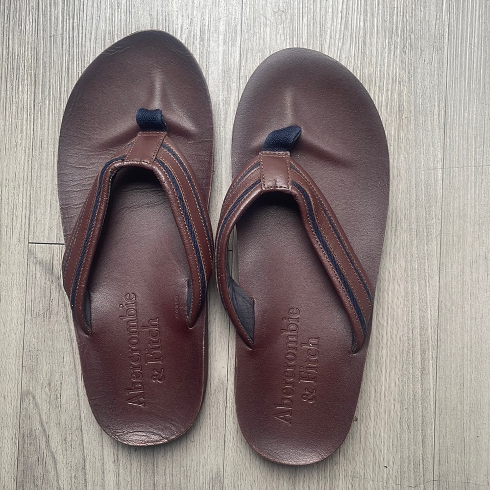 Mens size 10 leather flip flops- worn only once. Bought wrong size.